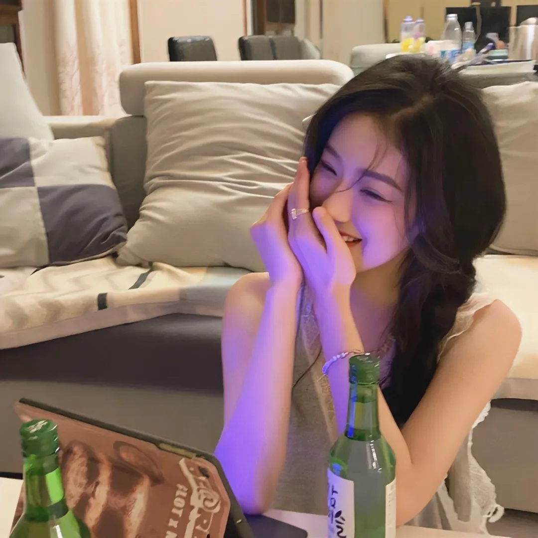 穿书七零，炮灰女配她又争又抢